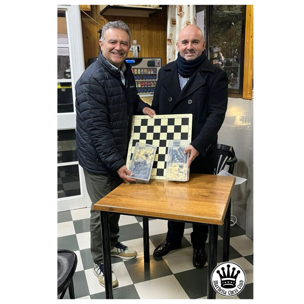 Donación material ajedrez salud mental hospital virgen de la victoria malaga torremolinos marbella chess club